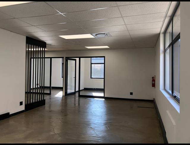 166M² OFFICE TO LET IN SANDHURST